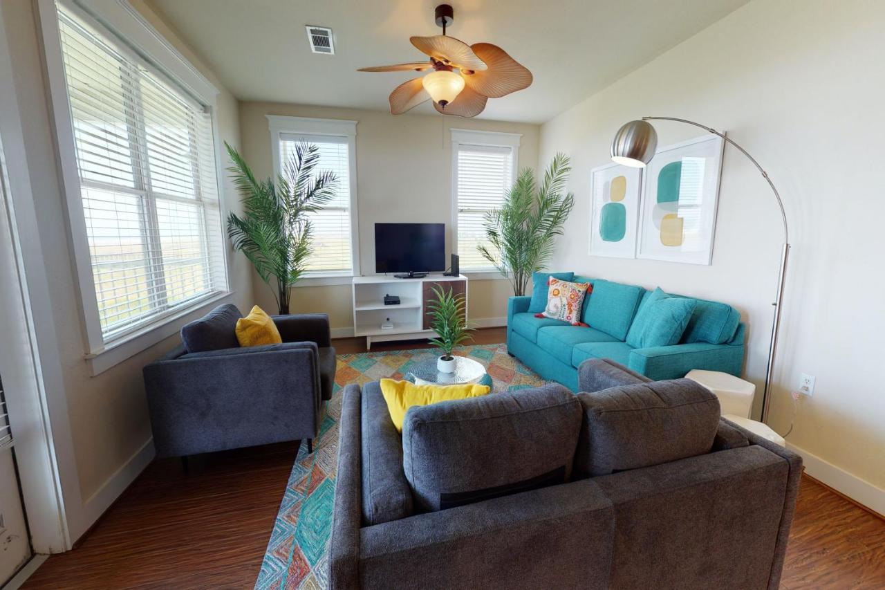 Ocean Breeze Apartment Galveston Exterior photo